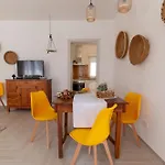 بيت للعطل Lu Furru *